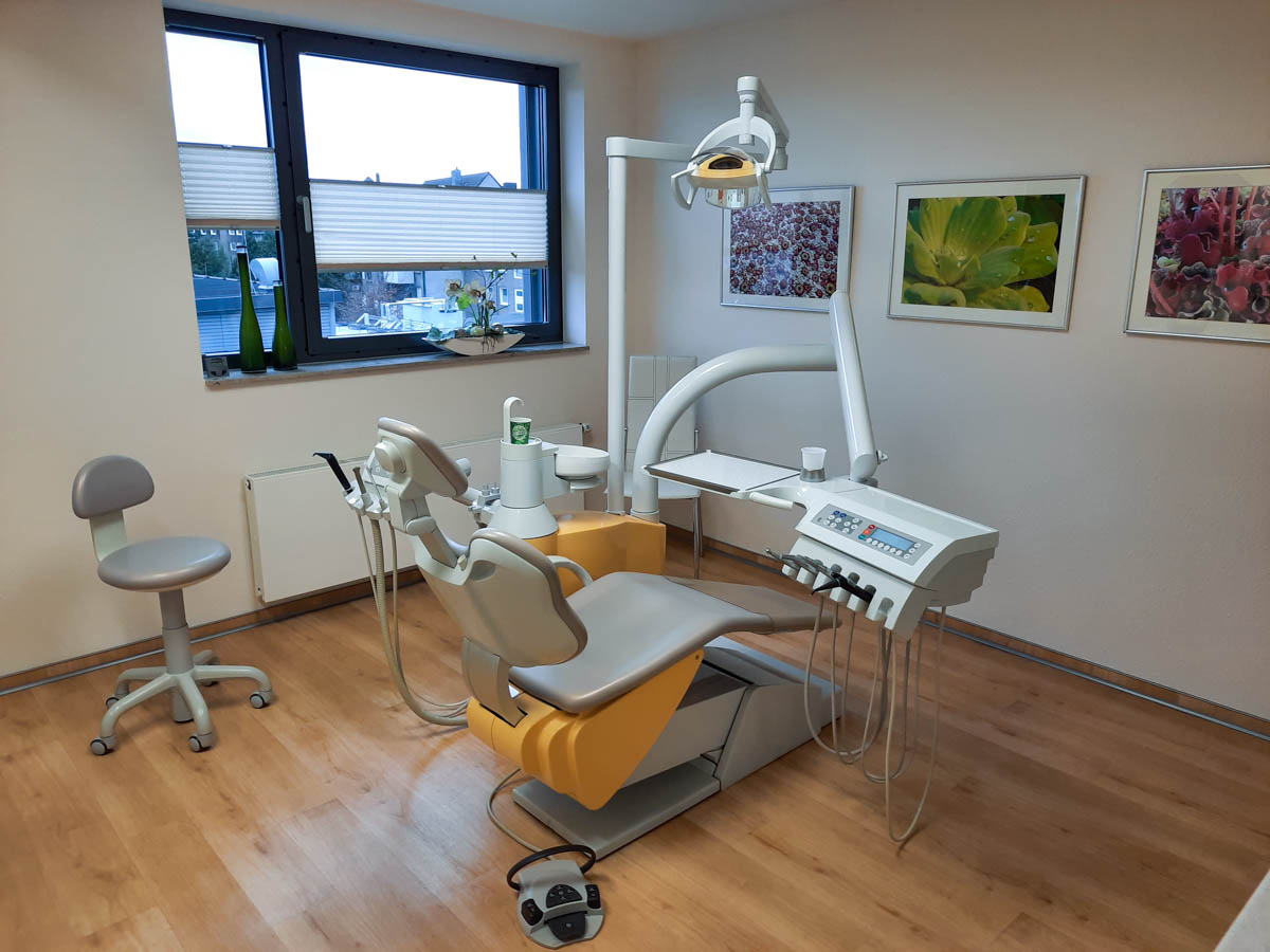 Ein Behandlungsraum der Zahnarztpraxis Schwarzer - Sann, Castrop-Rauxel (Ickern)