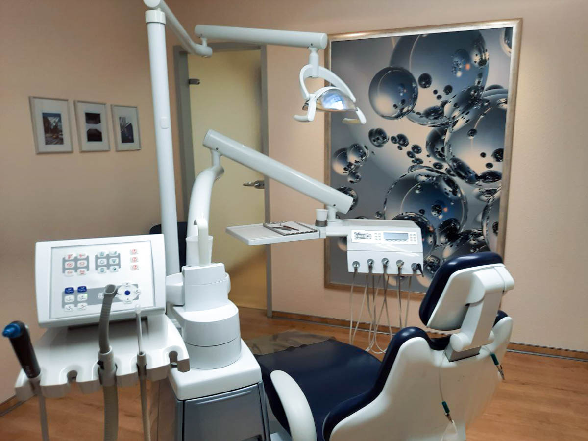 Ein Behandlungsraum der Zahnarztpraxis Schwarzer - Sann, Castrop-Rauxel (Ickern)